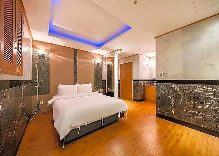 Dongdaemun Signature Hotel *